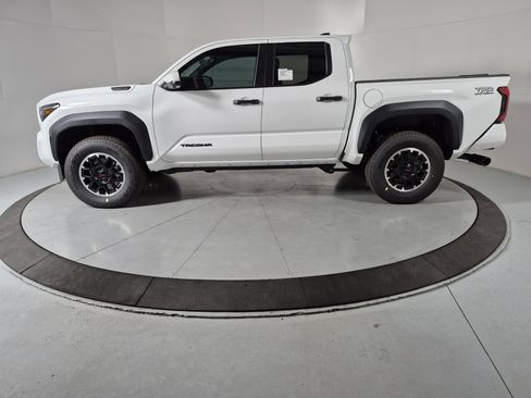New 2025 Toyota Tacoma TRD Off-Road image 2