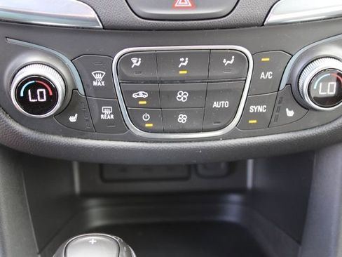 Used 2020 Chevrolet Equinox LT AWD/4WD image 15