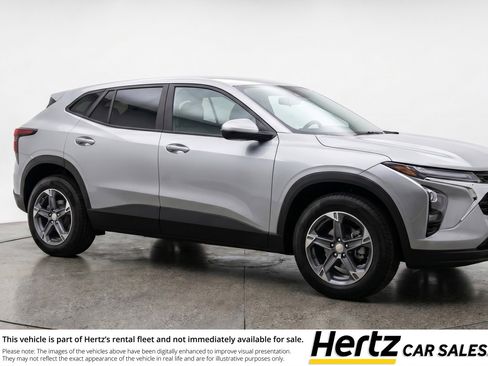 Used 2025 Chevrolet Blazer LT FWD image 1