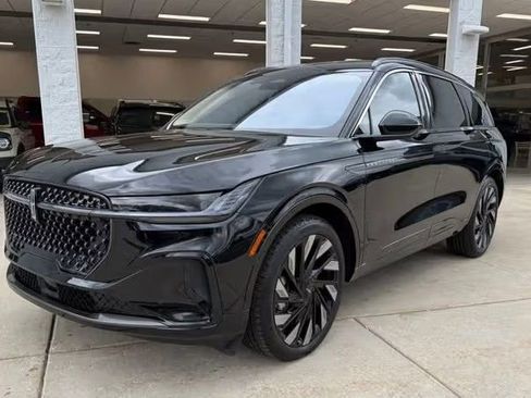 Used 2025 Lincoln Nautilus Black Label image 2