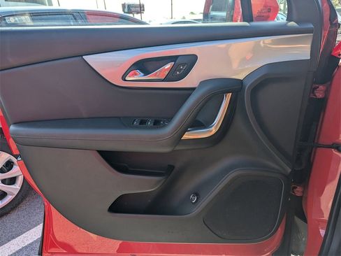 Used 2021 Chevrolet Blazer LT image 2