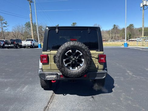 Used 2025 Jeep Wrangler Unlimited Rubicon AWD/4WD image 6