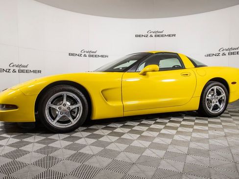 Used 2000 Chevrolet Corvette Coupe w/ Roof Pkg RWD image 11
