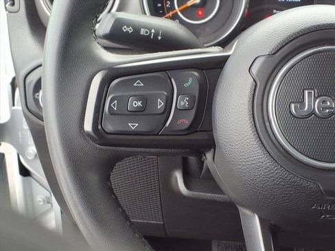 Used 2023 Jeep Gladiator Sport AWD/4WD image 16