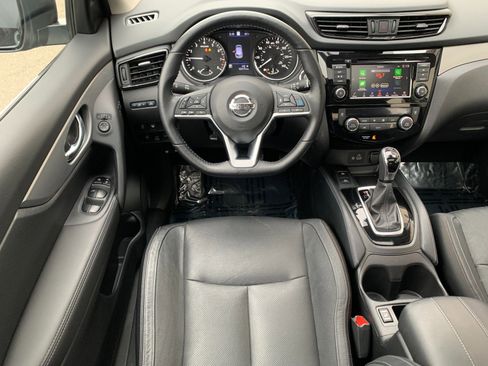 Used 2020 Nissan Rogue Sport SL w/ Premium Package image 24