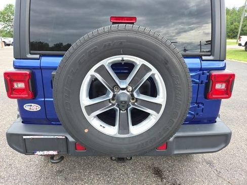 Used 2018 Jeep Wrangler Unlimited Sahara w/ Dual Top Group AWD/4WD image 71