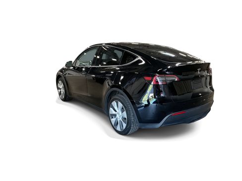 Certified 2023 Tesla Model Y AWD image 4