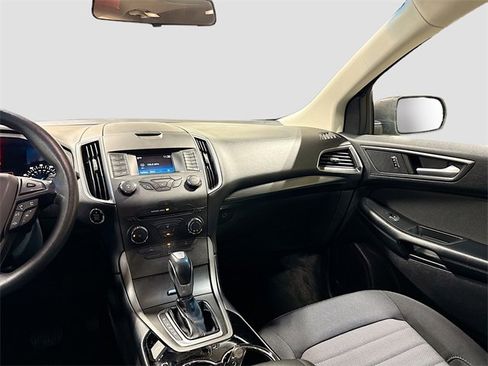 Used 2018 Ford Edge SE image 23