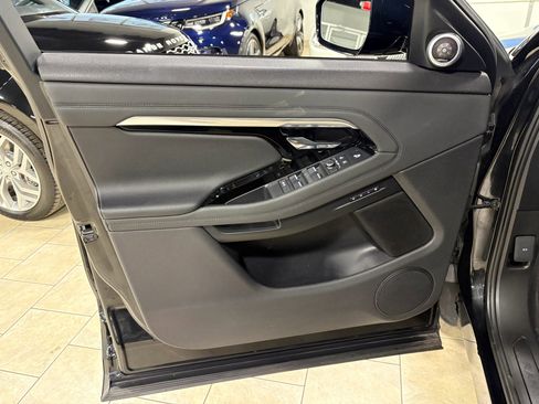 Used 2022 Land Rover Range Rover Evoque SE image 36