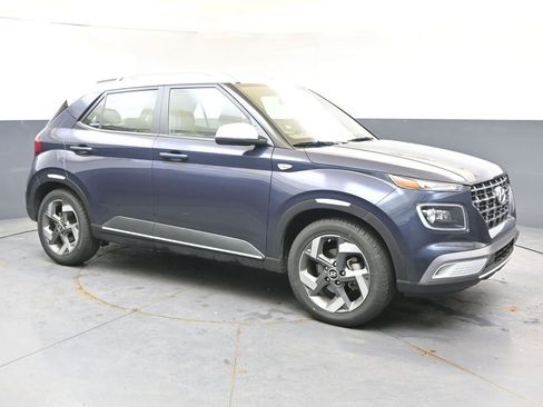 Used 2022 Hyundai Venue Limited FWD image 7