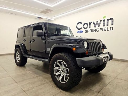Used 2013 Jeep Wrangler Unlimited Sahara w/ Connectivity Group AWD/4WD image 13