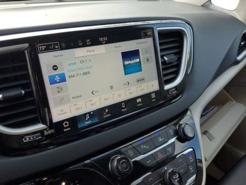 Used 2024 Chrysler Pacifica Touring-L FWD image 13