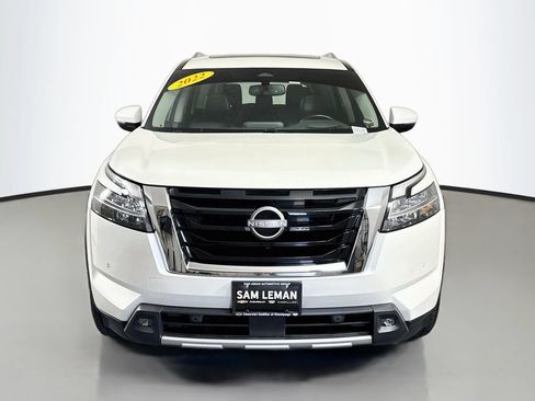 Used 2022 Nissan Pathfinder Platinum w/ Cargo Package AWD/4WD image 2
