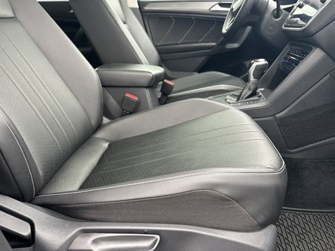 Used 2022 Volkswagen Tiguan SE image 14