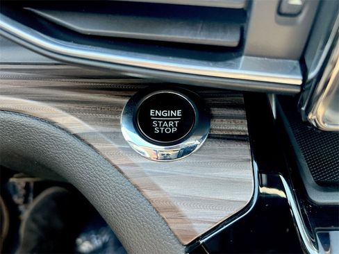 Used 2023 Ford Explorer Limited image 15