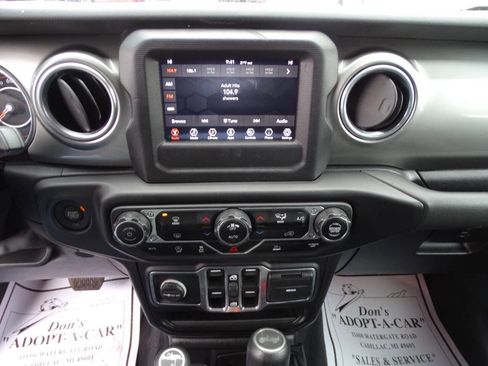 Used 2021 Jeep Wrangler Unlimited Sahara image 17