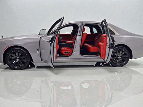 Used 2022 Rolls-Royce Ghost image 5