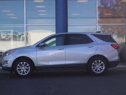 Used 2020 Chevrolet Equinox LT image 2