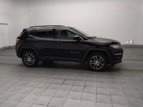 Used 2018 Jeep Compass Latitude w/ Popular Equipment Group FWD image 11