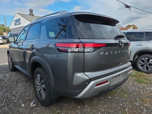 Used 2024 Nissan Pathfinder SL AWD/4WD image 4