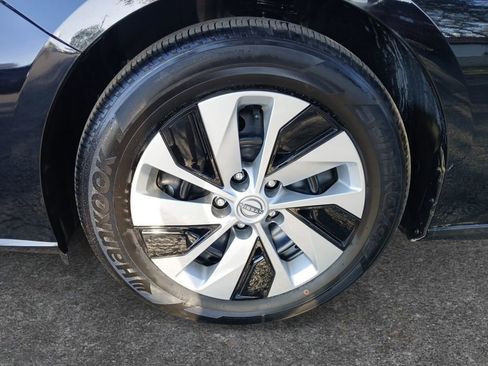Used 2025 Nissan Altima 2.5 S FWD image 9