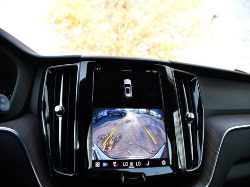 Used 2023 Volvo XC60 B5 Plus w/ Climate Package image 12