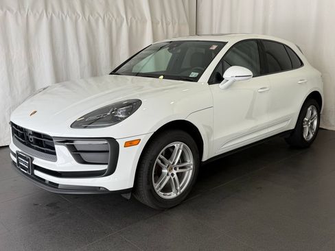 Certified 2023 Porsche Macan AWD/4WD image 1