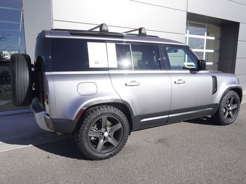 Used 2020 Land Rover Defender 110 SE image 4