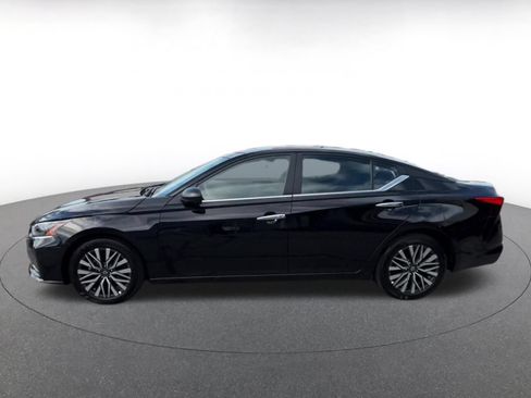 Used 2025 Nissan Altima 2.5 SV FWD image 8