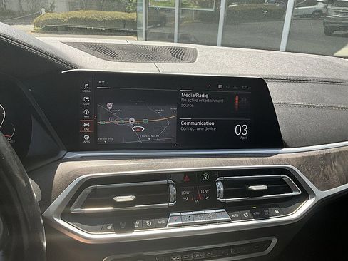 Used 2020 BMW X7 xDrive40i w/ Premium Package AWD/4WD image 16