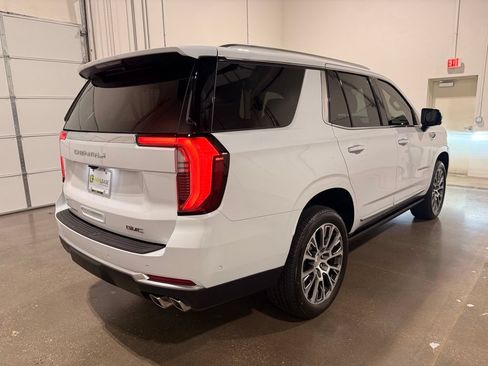 Used 2026 GMC Yukon Denali w/ Sun & Power Step Package AWD/4WD image 5