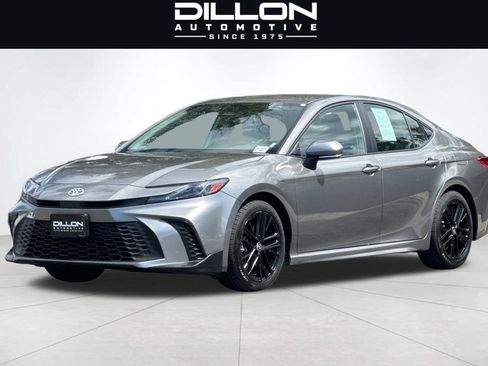 Used 2025 Toyota Camry SE FWD image 8