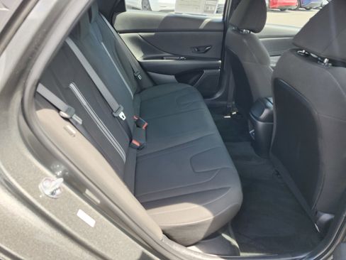 Used 2025 Hyundai Elantra SEL image 18
