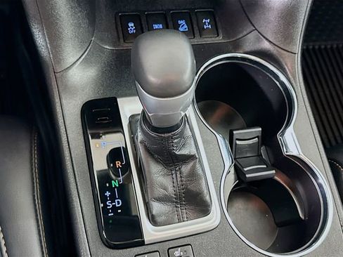 Used 2019 Toyota Highlander XLE image 16
