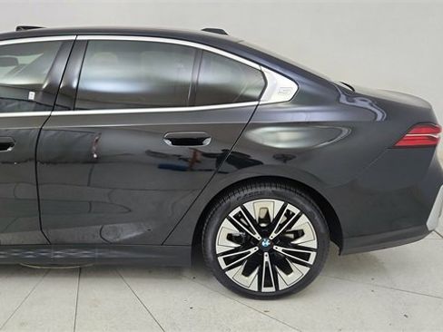 Used 2025 BMW 540i xDrive image 10