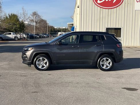 Used 2024 Jeep Compass Latitude image 2