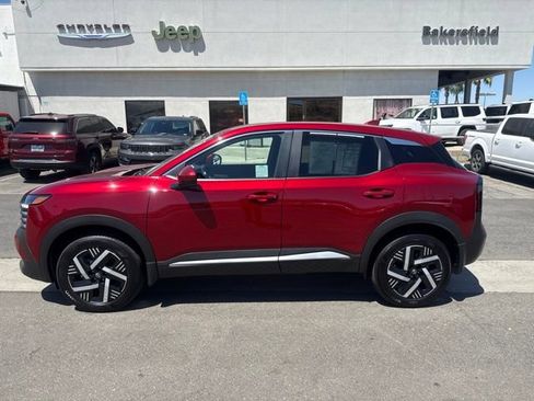Used 2025 Nissan Kicks SV FWD image 2