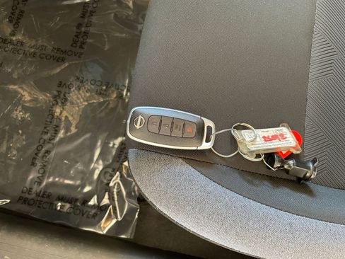 Used 2025 Nissan Versa SV image 18