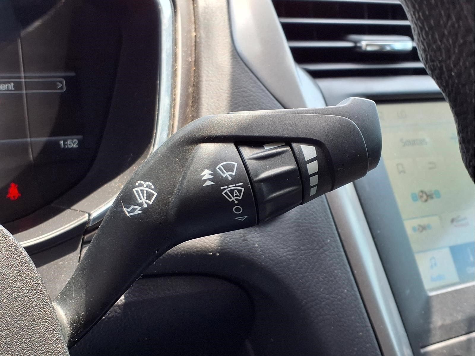 Used 2020 Ford Fusion SE FWD image 23