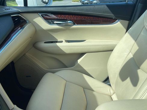 Used 2017 Cadillac XT5 Luxury w/ Driver Awareness Package AWD/4WD image 30