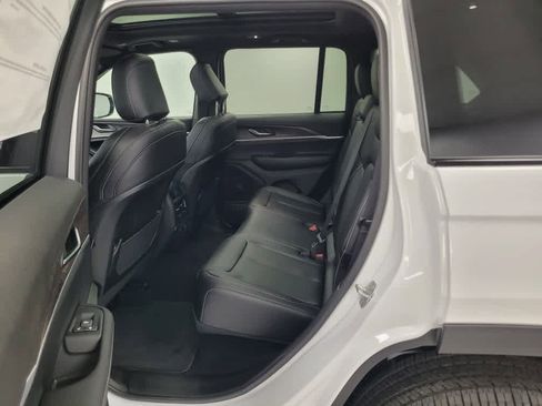 New 2025 Jeep Grand Cherokee Limited image 14
