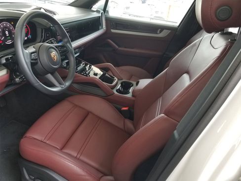 New 2025 Porsche Cayenne E-Hybrid image 4