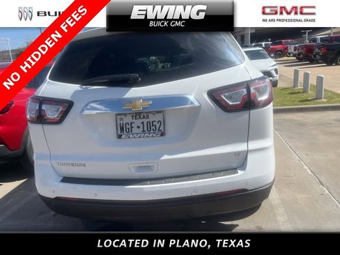Used 2017 Chevrolet Traverse LT image 4
