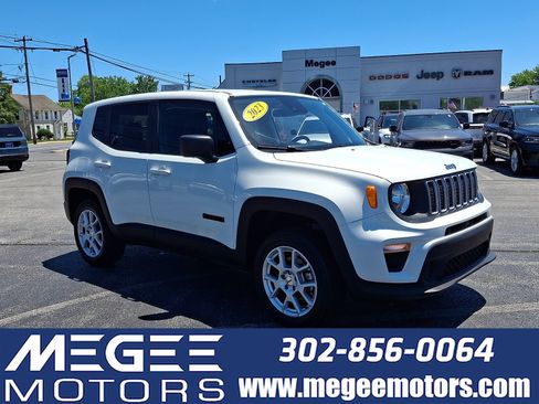 Used 2023 Jeep Renegade Latitude AWD/4WD image 1