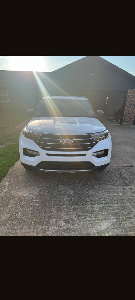 Used 2020 Ford Explorer XLT w/ Equipment Group 202A AWD/4WD image 2