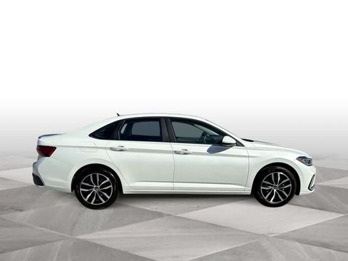 Used 2025 Volkswagen Jetta SE FWD image 9