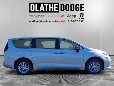 New 2026 Chrysler Pacifica Select image 27