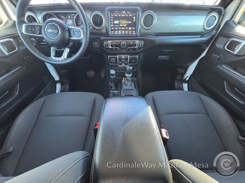 Used 2023 Jeep Gladiator Overland image 15