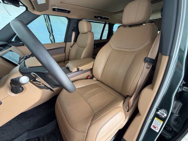 Used 2025 Land Rover Range Rover Long Wheelbase SE AWD/4WD image 19