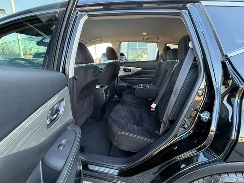 Used 2015 Nissan Murano S image 18